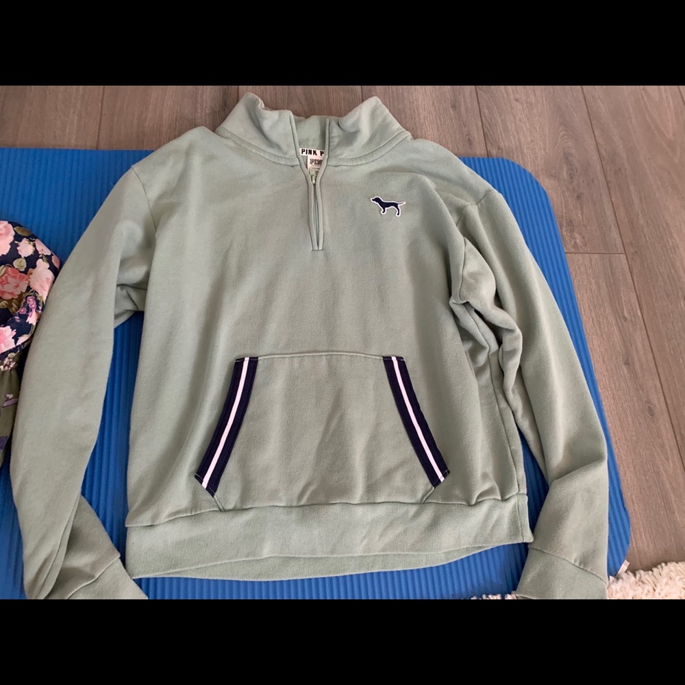 victoria secret/PINK large half zip up sweatshirt.